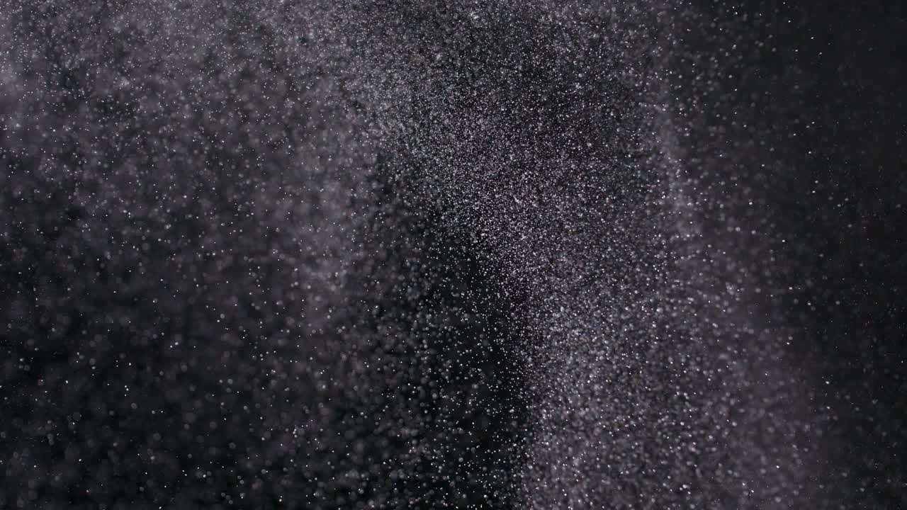 검은 바탕에 분리 된 파우더