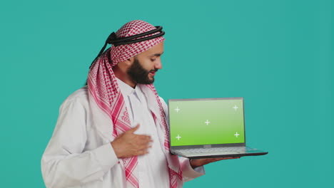 islamic guy presents greenscreen on pc