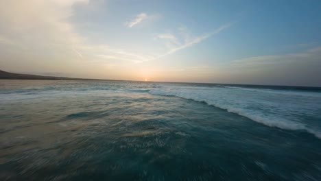 Fuerteventura-Fpv-Olas-De-La-Costa-Norte-Durante-La-Hermosa-Puesta-De-Sol-En-Cámara-Lenta-50fs