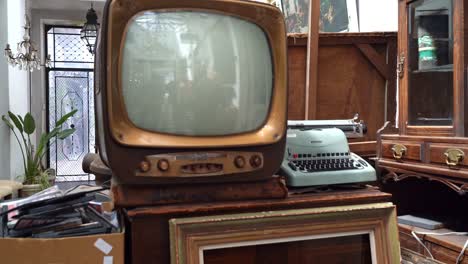 semi orbit view of antique vintage products, television, tv, music player, retro gramophone, among others.