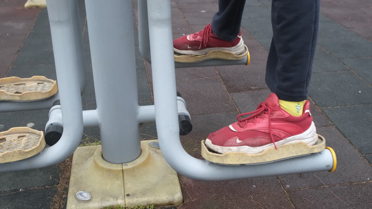 다리를 강화하는 장치