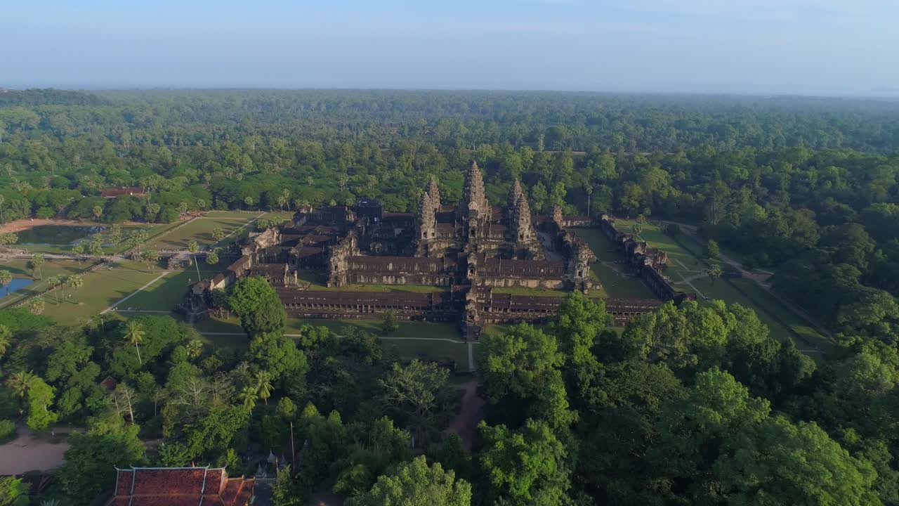 Angkor Wat Luftaufnahme Kambodscha Tourismus Einstellungsaufnahme Drohne Sonnenaufgang.