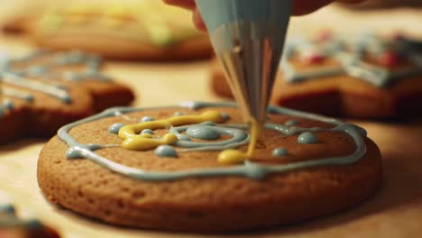 decorating gingerbread cookies
