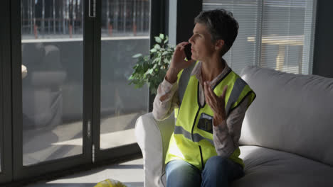 Female-engineer-talking-on-mobile-phone-4k