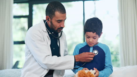 Doctor,-Niño-Y-Estetoscopio-En-La-Clínica.