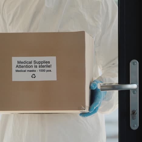 entrega de equipo de protección personal a hospitales