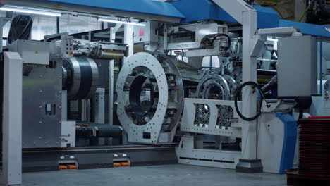 máquina industrial enorme en la fábrica de producción digital. concepto de tecnología moderna