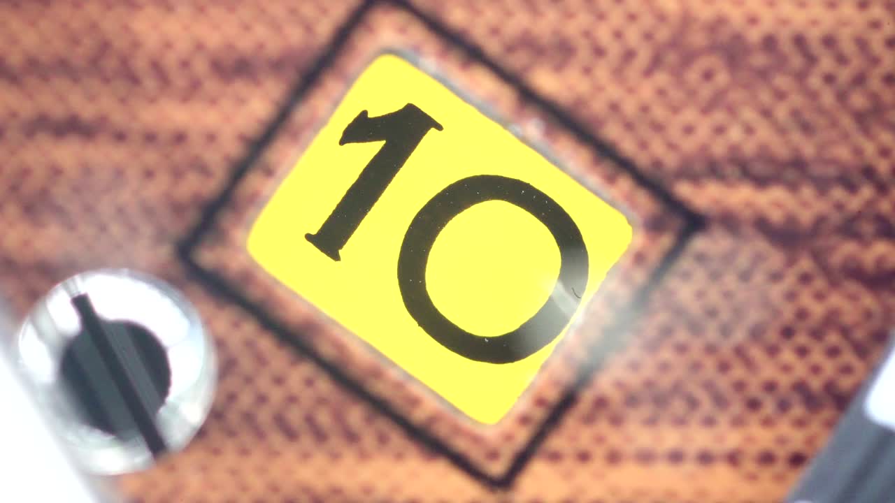 매크로 의 노란색 상자에 있는 숫자 10