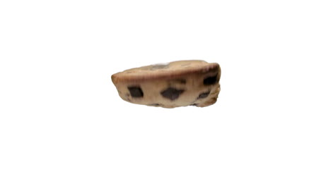 galleta de avellana da la vuelta sobre fondo blanco