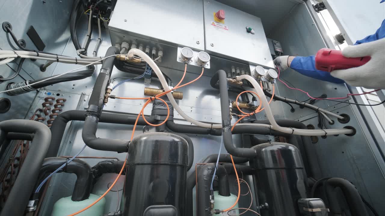 ensayo de resistencia de los sensores de temperatura en la sección de suministro de refrigeración de la unidad de ventilación