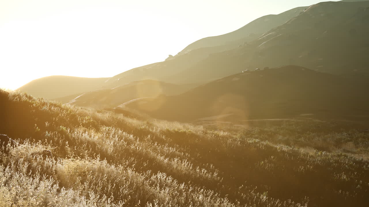 закат над долинными полями