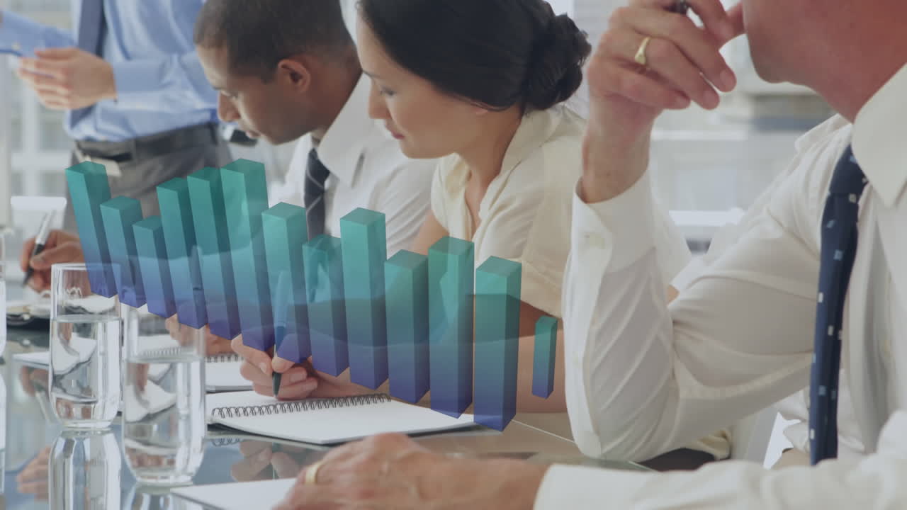 프레젠테이션을 하는 사업가 중간 섹션에서 통계 데이터 처리의 애니메이션