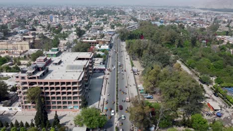 volando sopra la città di jalalabad afghansiatan