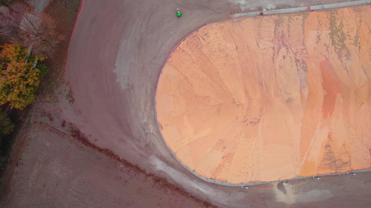 fotografía de arriba de un almacén de grano en minnesota, estados unidos.