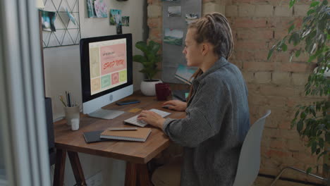 woman doing online shopping