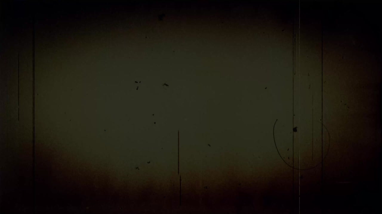 película líder cuenta atrás, vieja película cuenta atrás carrete de película, imitación de una vieja película con ruido y arañazos video de stock