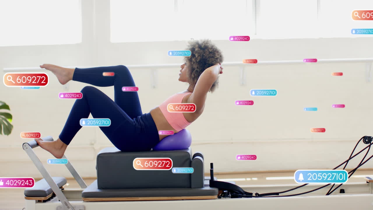 필라테스 개혁자, 다채로운 알림 애니메이션으로 둘러싸인 여성