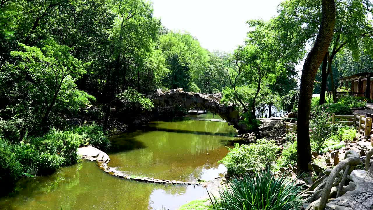 Static video of a bridge in the Old Mill in Little Rock Arkansas