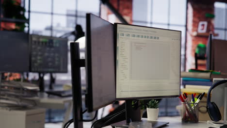 tecnología unicornio venture espacio de trabajo con pc utilizado para realizar revisiones de código