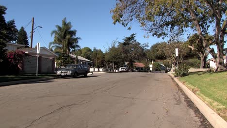 vista de la calle del suburbio cerca de burbank, california, usa-1