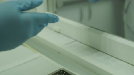 proceso de esterilización de instrumentos dentales en una clínica dental