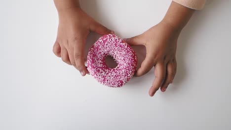 donut rosa con chispas