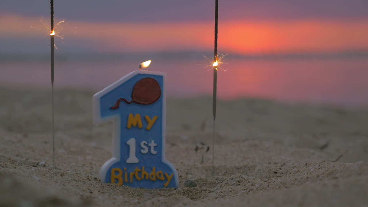 아기 소년의 첫 번째 생일 불