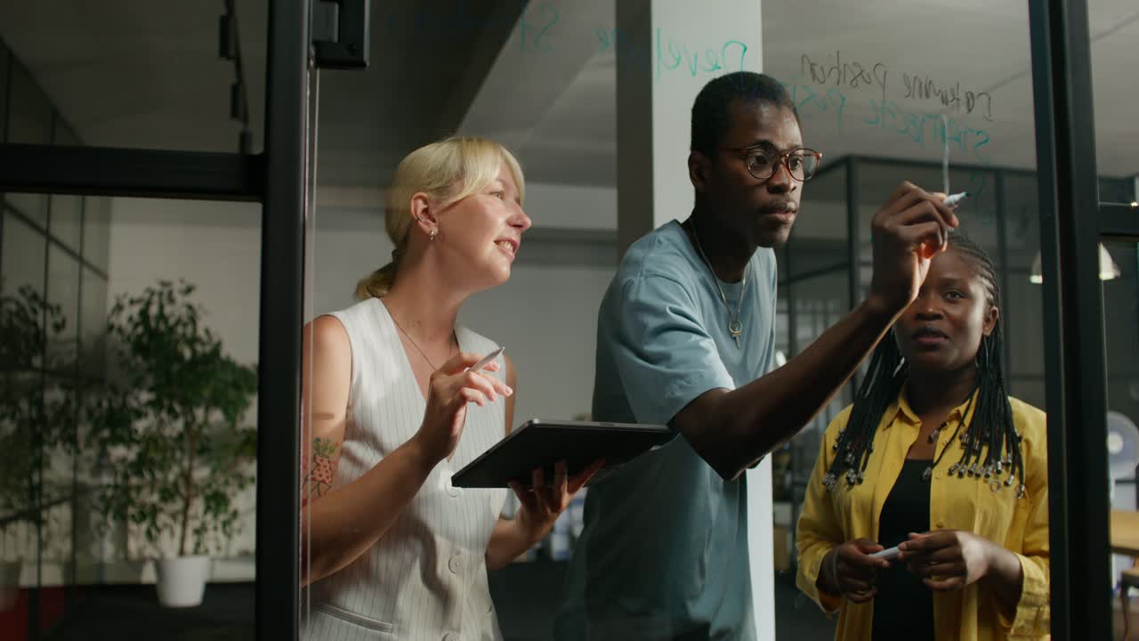 Team Collaboration in Modern Office