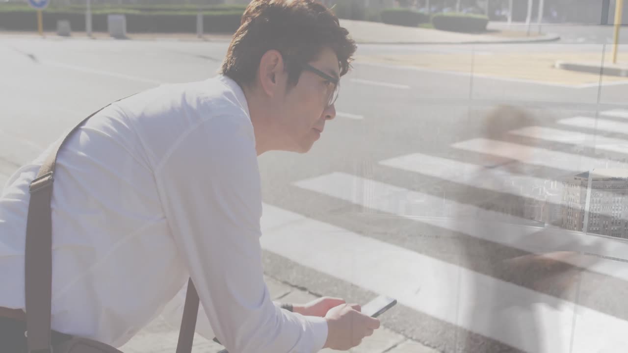 길거리에서 고 있는 사람들과 도시 풍경 위에 있는 아시아 사업가들의 애니메이션