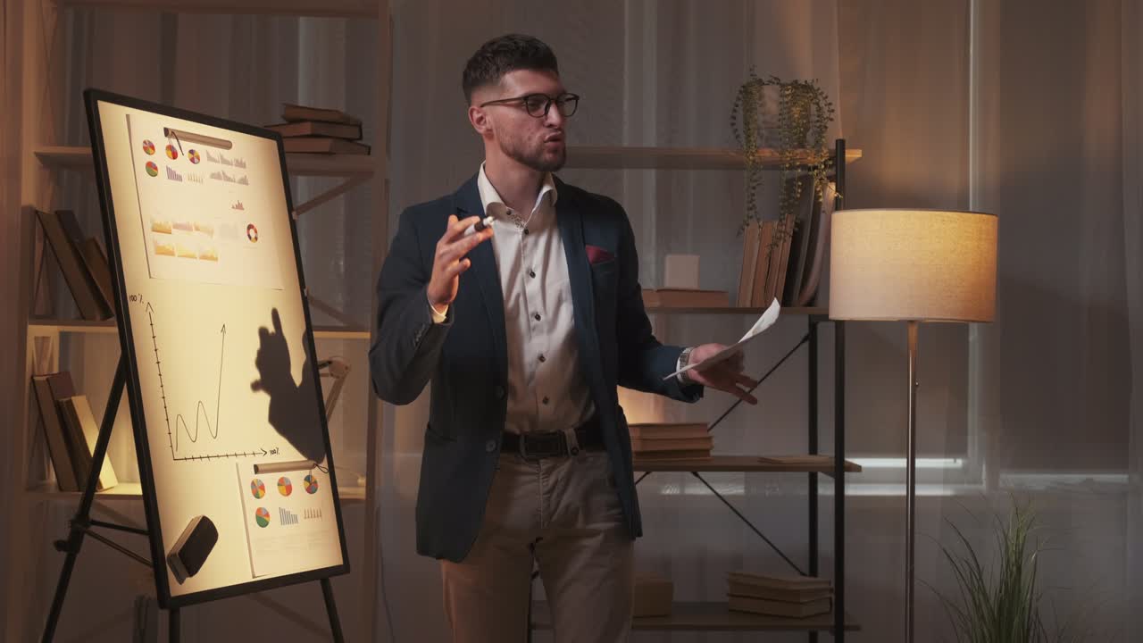 프로젝트 사업 남자 연설자 시각적 프레젠테이션