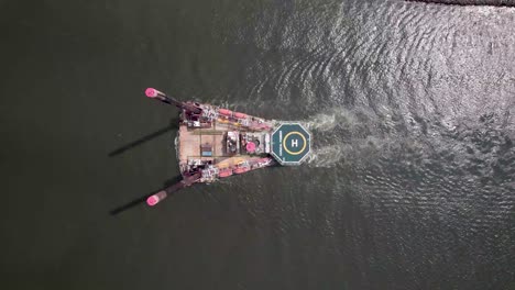 un buque de apoyo en alta mar está viajando actualmente desde el océano atlántico hacia el puerto de lagos