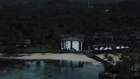 el warwick fiji beach hotel en la costa de coral antes del amanecer