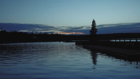 Lake-Yellowstone-sunset-with-pier