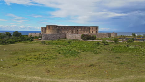 Grassland-Near-The-Fortress-Of-Borgholm-Castle-With-Blue-Sky-And-Clouds-On-The-Background-In-Summer-In-Öland,-Sweden