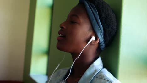 Schoolgirl-listening-songs-on-headphones