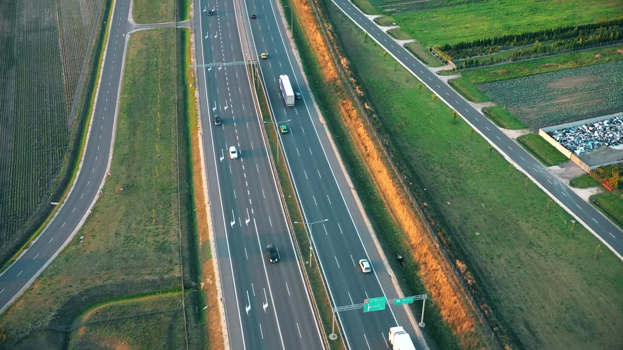 vista aérea de arriba de la carretera