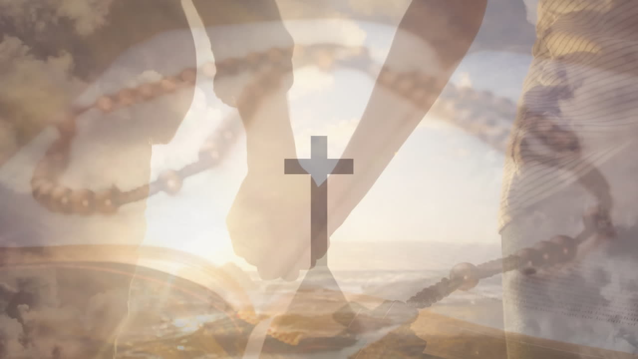 산 위의 십자가의 애니메이션, 성경 위의 주기도, 손을 잡고 는 다양한 커플의 중간 섹션