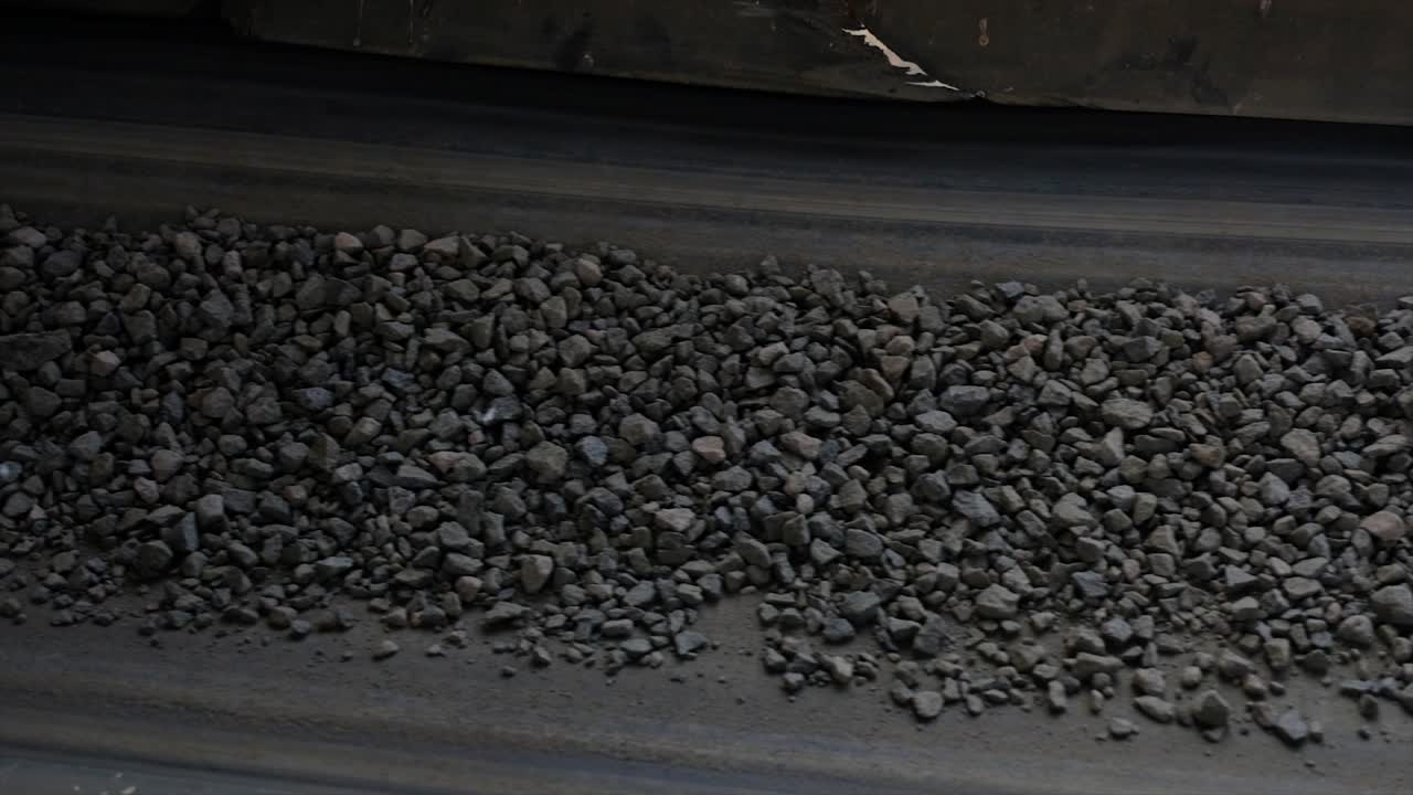 Aggregate supply system consists of a hopper, belt feeder and aggregate belt conveyor