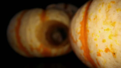 alejándose de la calabaza sin corazón