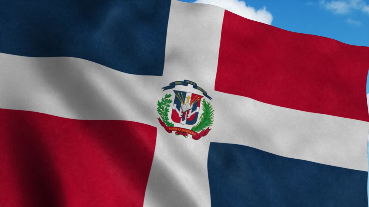 Grande bandeira da República Dominicana tremulando ao vento, fundo de céu azul. 4K