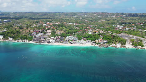 La-Costa-De-Uluwatu-Brilla-Bajo-El-Sol-De-Bali.