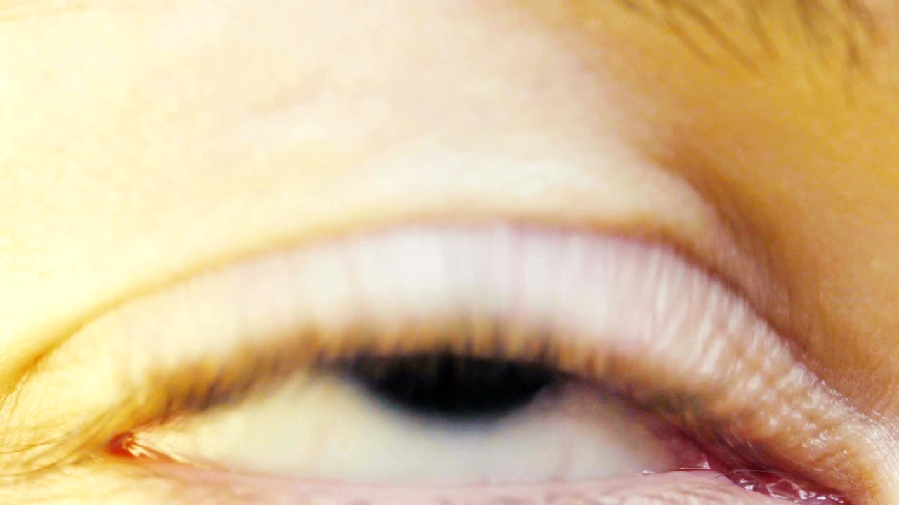 눈을 보는 창. 매크로 뷰. 루프 된 비디오