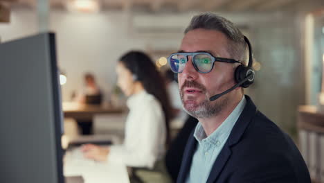 Callcenter-Agent,-Verhandlung