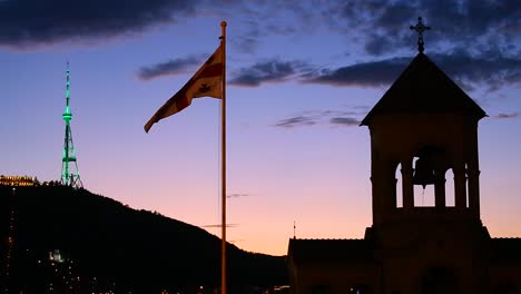 Ein-Sehr-Schöner-Sonnenuntergang-In-Tiflis