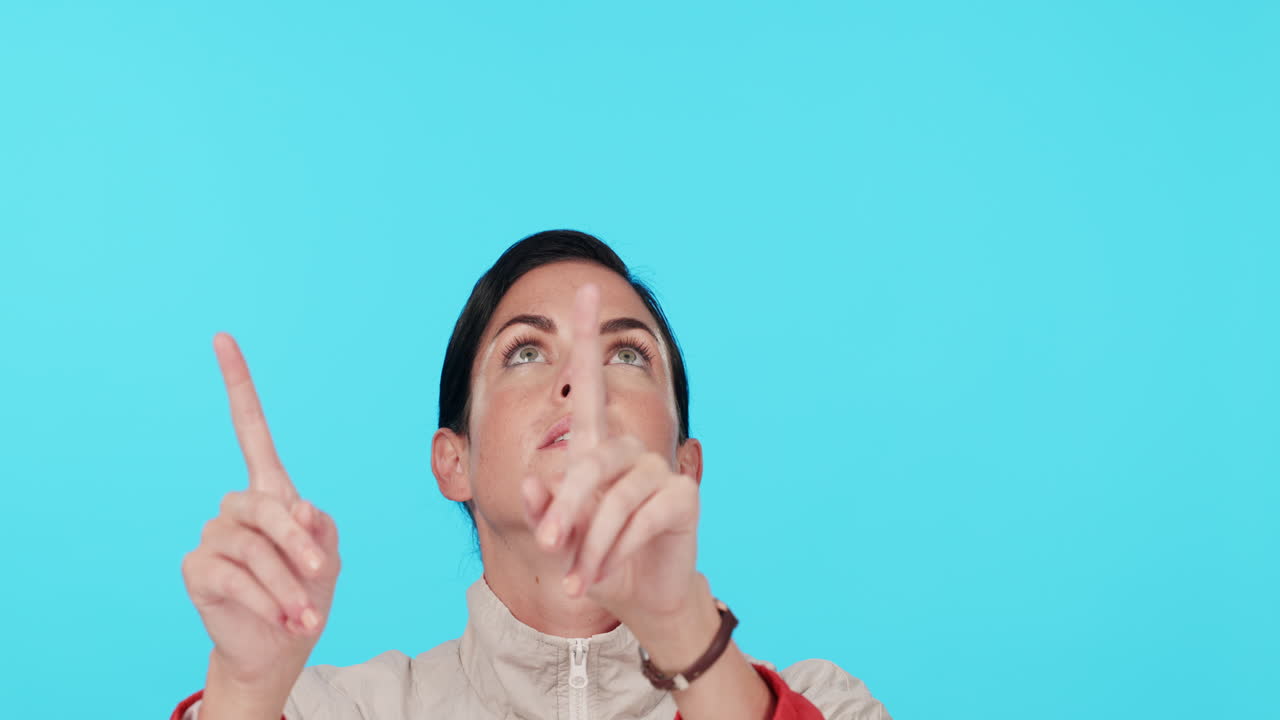 여성의 얼굴로 가리키고, 생각하고, 선택합니다.