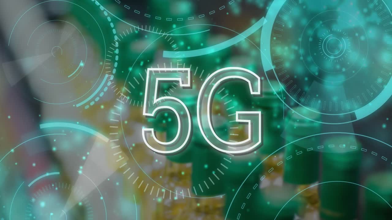 animación de un banner de texto de 5g sobre múltiples escáneres redondos contra manchas azules brillantes de luz