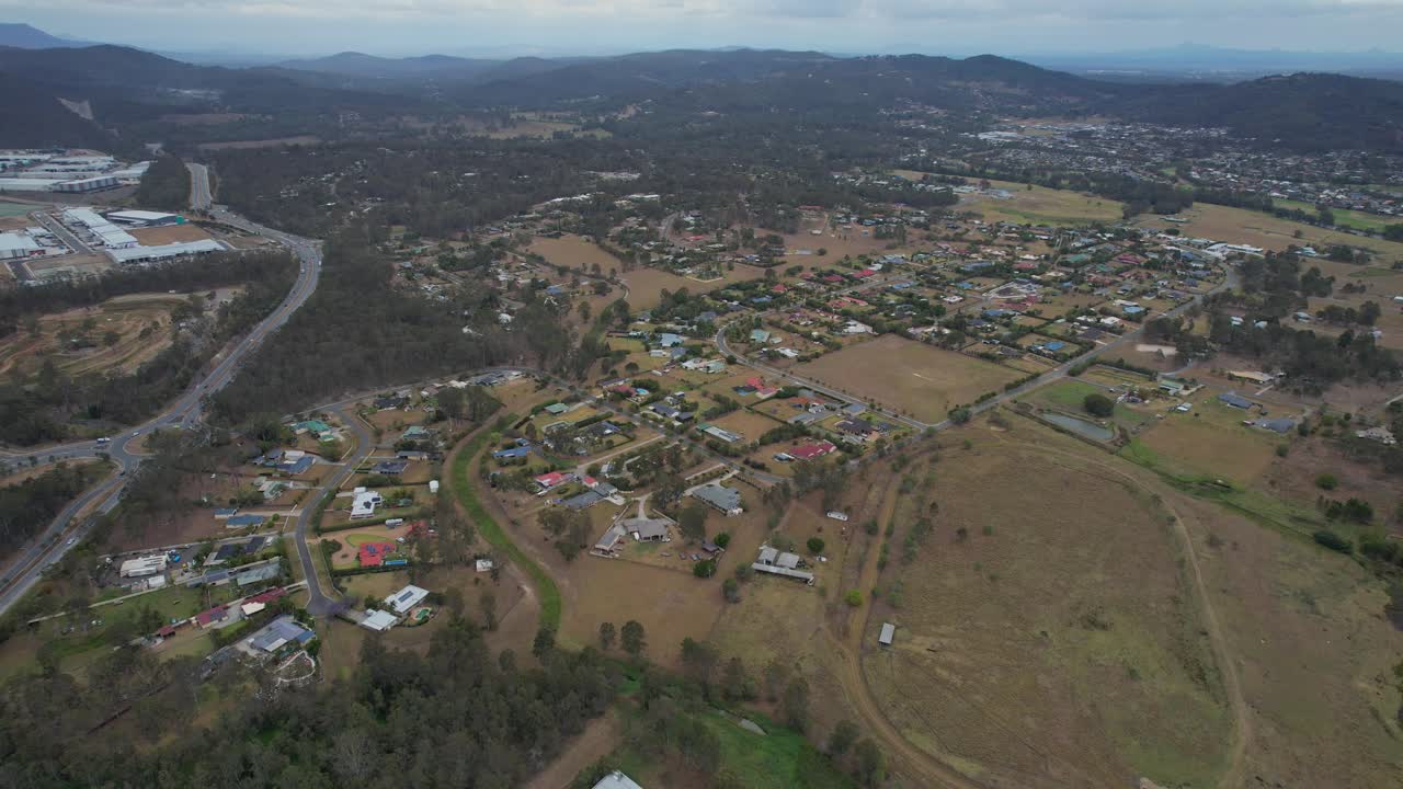 campo de juego oval en el suburbio de yatala visto desde arriba