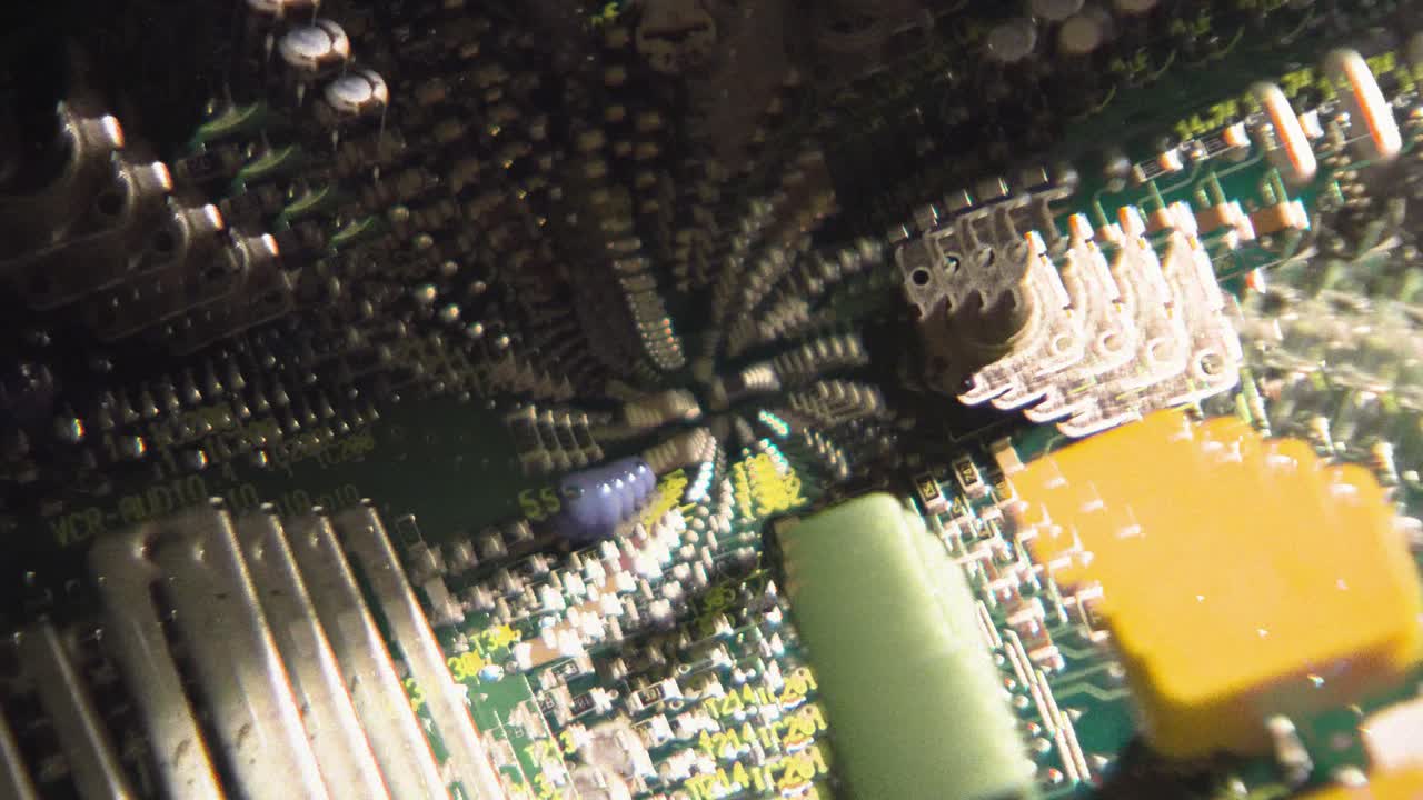 placa de circuito analógico abstracto. zoom en espiral