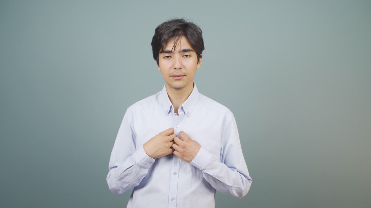 비디오 통화를 하는 남자.