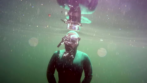 Free-diver-in-cold-water-quebec